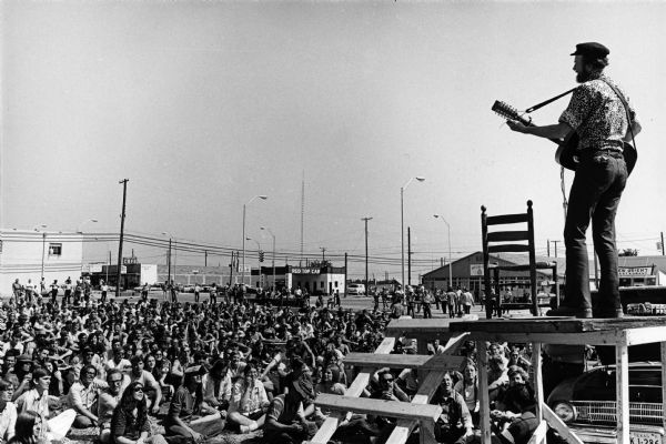 Pete Seeger, performing for a group of Vietnam War protesters in Texas, probably near Fort Hood.