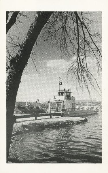 A view of the ferry "Colsac II" on the river.
