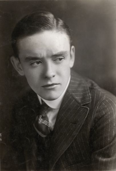 Quarter-length portrait of actor Robert Harron wearing a suit and tie, and looking off to the right.