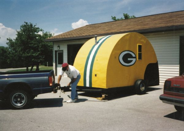 Bill Casper, of Fond du Lac, preparing to transport his iconic Green Bay Packers ice shanty to the 1998 Smithsonian Folklife Festival on the National Mall in Washington, D.C. 