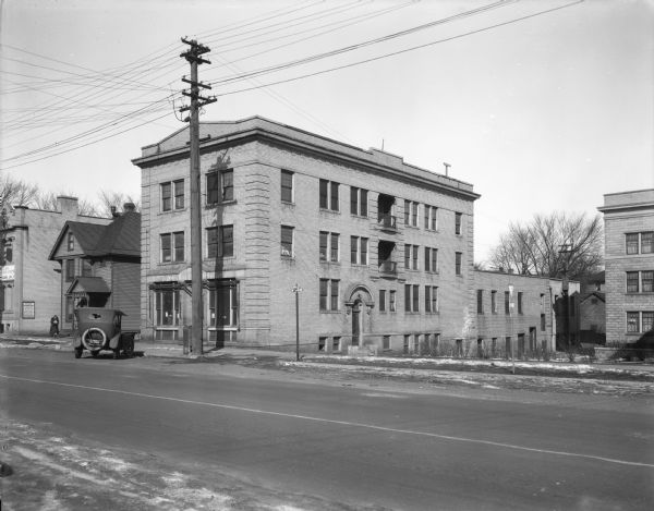 View across street towards the Badger Creamery Company at 629 West Washington Avenue at Hawthorne Court. Further down on the left is the Wheeler Conservatory of Music at 626 University Avenue.