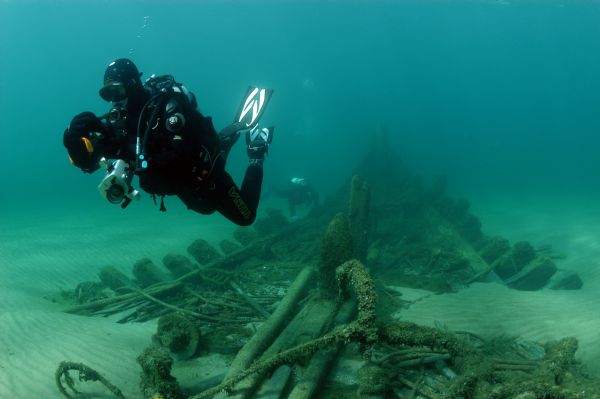 Archaeologist documenting the wreckage of the <i>Australasia</i> at the bottom of Lake Michigan.