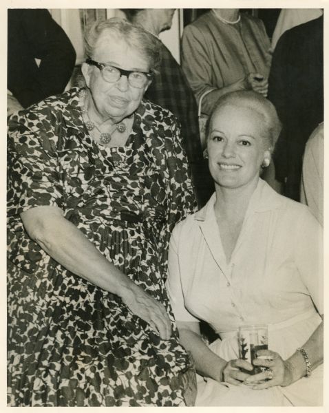 Faye Emerson sitting next to Eleanor Roosevelt. The two are both wearing nice, but casual dresses. Faye was married to Eleanor's son Elliott from 1944-1950.