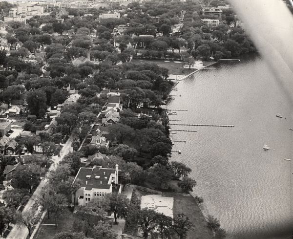 Aerial view looking southwest, with Lake Mendota at right and East Gorham Street running from the bottom left corner. Lincoln School is in the foreground, and James Madison Park is near top center.