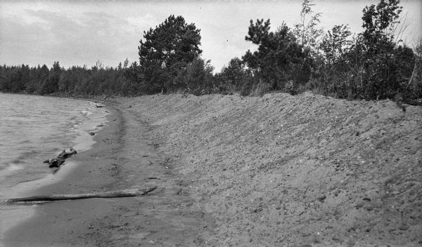 View along shoreline of Trout Lake. Caption reads: "Showing evidence of 'ice push,' or the piling up of lake shore sand as a result of the expansion of the lake ice cover during the winter."