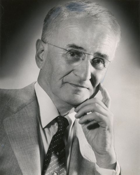 Head and shoulders portrait of inventor Oscar Zerk with his hand on his chin. 
