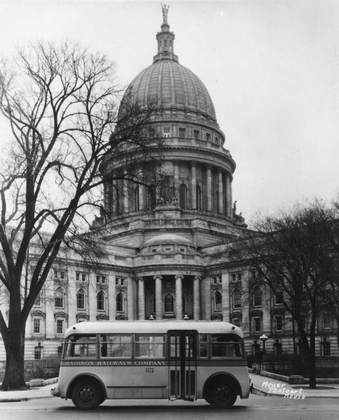 Bus of the Madison Railways Company parked in front of the Wisconsin State Capitol.